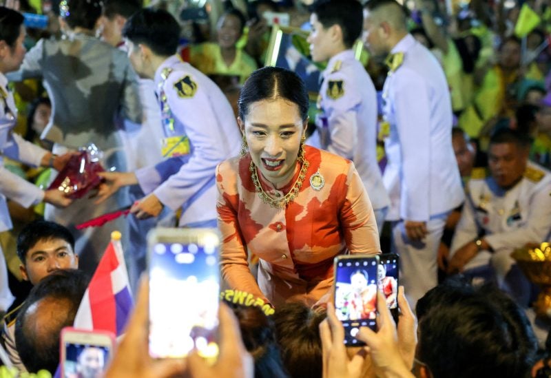 Thailand's Princess Bajrakitiyabha greets royalists, at The Grand Palace in Bangkok, Thailand, November 1, 2020. REUTERS