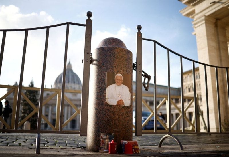 Candles stand next to St. Peter's Square after former Pope Benedict died in the Vatican, in Rome, Italy, December 31, 2022. REUTERS/Guglielmo Mangiapane