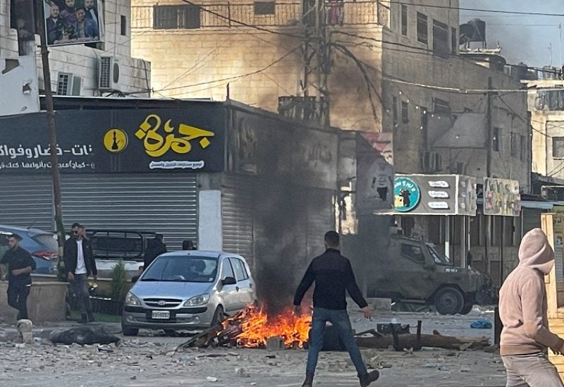 Palestinian stone-throwers gather amid clashes with Israeli troops during a raid in Jenin in the Israeli-occupied West Bank January 26, 2023. REUTERS/Ali Sawafta