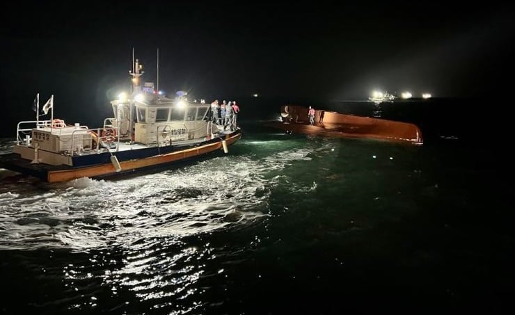 9 missing after fishing boat capsizes in South Korea | Sawt Beirut ...