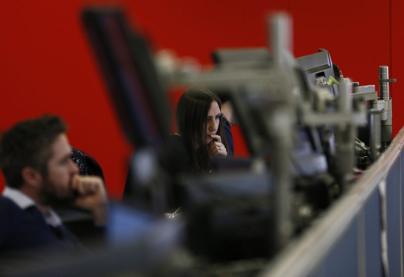 Market makers work on the trading floor at IG Index in London, Britain January 14, 2016. REUTERS/Stefan Wermuth/Files