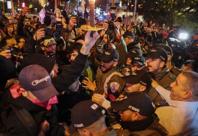 Israeli security forces with left-wing protesters during the rallies in Tel Aviv