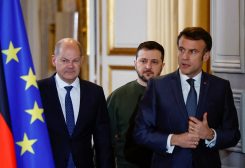 French President Emmanuel Macron, Ukraine's President Volodymyr Zelenskiy and German Chancellor Olaf Scholz arrive to give a joint statement, at the Elysee Palace in Paris, France, February 8, 2023. REUTERS/Sarah Meyssonnier/Pool