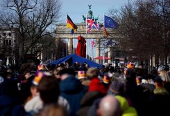 People line up in front of Brandenburg Gate to attend the welcome ceremony for Britain's King Charles in Berlin, Germany, March 29, 2023. REUTERS/Michelle Tantussi