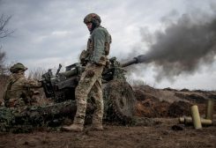 Ukrainian service members fire a howitzer M119 at a front line, amid Russia's attack on Ukraine, near the city of Bakhmut, Ukraine March 10, 2023. REUTERS