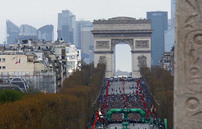 Four jailed for plotting attack on Champs Elysees | Sawt Beirut ...