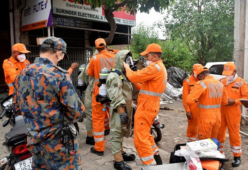 Members of National Disaster Response Force (NDRF) wear protective gear at the site of a gas leak in Ludhiana in the northern state of Punjab, India, April 30, 2023. REUTERS/Stringer NO RESALES. NO ARCHIVES.