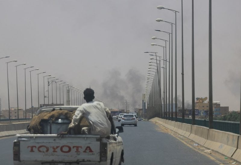 Smoke rises in Omdurman, near Halfaya Bridge, during clashes between the Paramilitary Rapid Support Forces and the army as seen from Khartoum North, Sudan April 15, 2023. REUTERS/Mohamed Nureldin Abdallah
