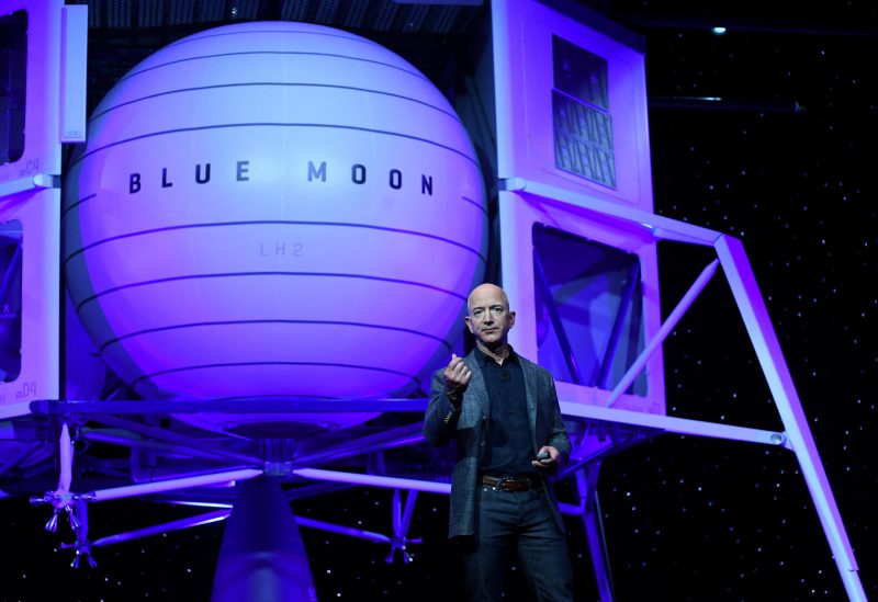 Founder, Chairman, CEO and President of Amazon Jeff Bezos unveils his space company Blue Origin's space exploration lunar lander rocket called Blue Moon during an unveiling event in Washington, U.S., May 9, 2019. REUTERS/Clodagh Kilcoyne/File Photo
