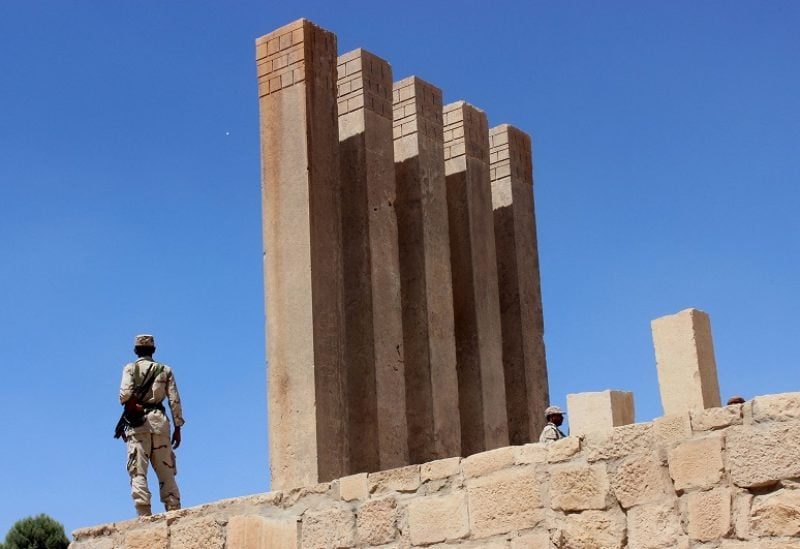 FILE PHOTO: A Yemeni soldier stands next to the 3,000-year old Temple of the Moon in Marib, Yemen October 16, 2015. REUTERS/Angus McDowall/File Photo