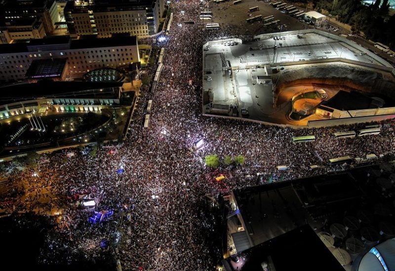 An aerial view shows right-wing demonstrators at a protest calling on the Israeli government to complete its planned judicial overhaul, in front of the Knesset, Israel's Parliament, in Jerusalem, April 27, 2023. REUTERS/Ilan Rosenberg