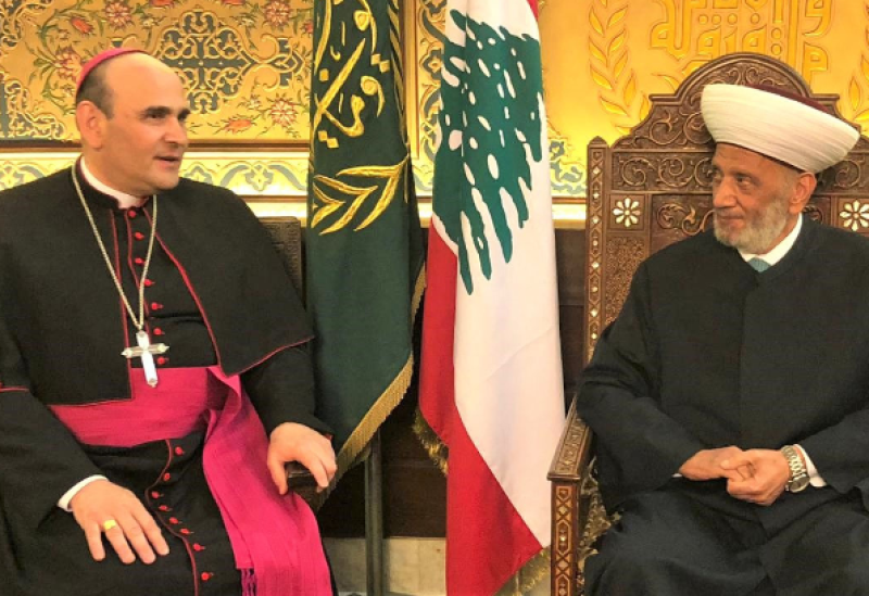 Mufti Derian receives Papal Ambassador to Lebanon