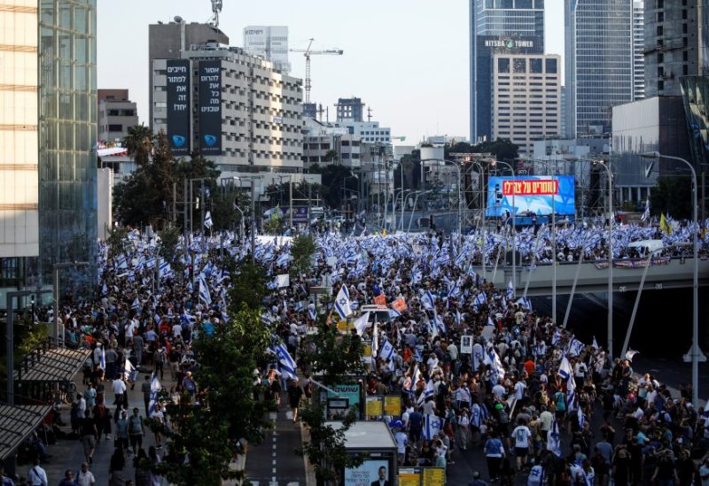 People take part in a demonstration supporting Israeli Prime Minister Benjamin Netanyahu and his nationalist coalition government's judicial overhaul, in Tel Aviv, Israel July 23, 2023. REUTERS/Shir Torem