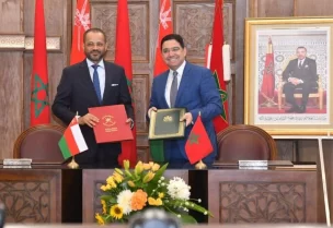 Morocco’s Foreign Minister, Nasser Bourita, and his Omani counterpart, Badr bin Hamad bin Hamoud Al Busaid (Asharq Al-Awsat)