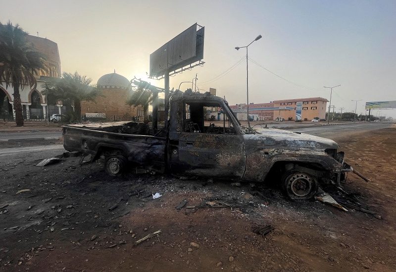 FILE PHOTO: A burned vehicle is seen in Khartoum, Sudan April 26, 2023. REUTERS/El-Tayeb Siddig/File Photo