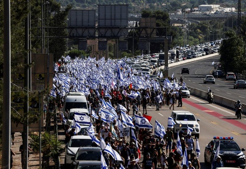 Protesters against the Israeli government's judicial overhaul march from Tel Aviv to Jerusalem near Beit Zaeit, at the outskirts of Jerusalem July 22, 2023. REUTERS/Ronen Zvulun