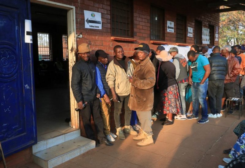 People queue to cast their vote in a general election at Kuwadzana school in Harare, Zimbabwe, August 23, 2023. REUTERS/Philimon Bulawayo