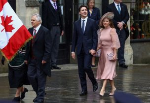 Canada's Prime Minister Justin Trudeau and his wife Sophie Trudeau walk outside Westminster Abbey ahead of Britain's King Charles' coronation ceremony, in London, Britain May 6, 2023. REUTERS/Lisi Niesner/File Photo