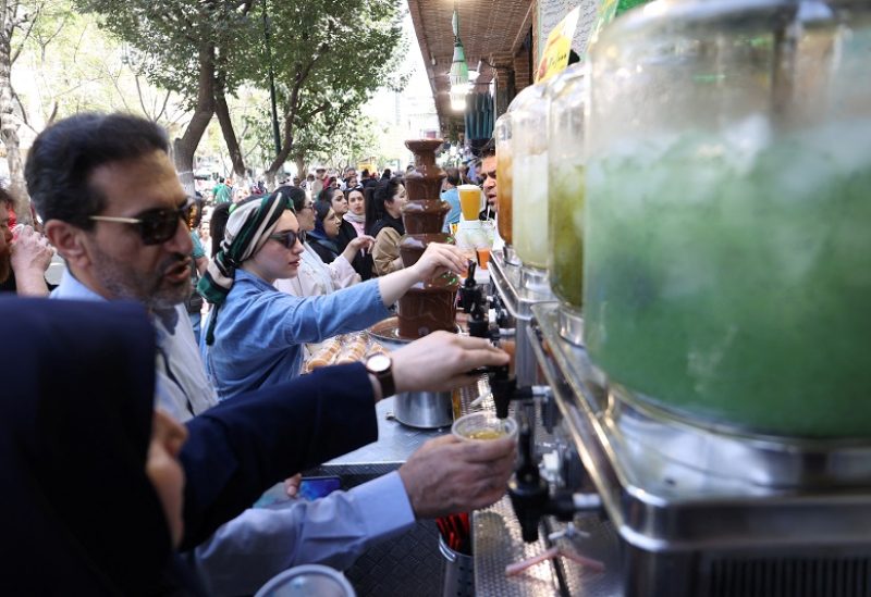 Iranians drink cold drinks during the heat surge in Tehran, Iran August 2, 2023. Majid Asgaripour/WANA (West Asia News Agency) via REUTERS ATTENTION EDITORS - THIS IMAGE HAS BEEN SUPPLIED BY A THIRD PARTY. ATTENTION EDITORS - THIS PICTURE WAS PROVIDED BY A THIRD PARTY.