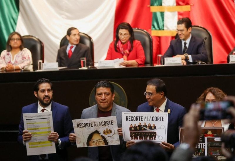 Members of Congress protest on the day Mexico's Finance Ministry, Rogelio Ramirez de la O, presents the 2024 national budget to Congress, at the Congress building in Mexico City, Mexico September 8, 2023. REUTERS/Raquel Cunha
