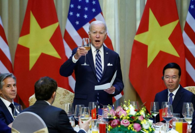 U.S. President Joe Biden raises a toast with Vietnam's President Vo Van Thuong in Hanoi, Vietnam, September 11, 2023. REUTERS/Evelyn Hockstein