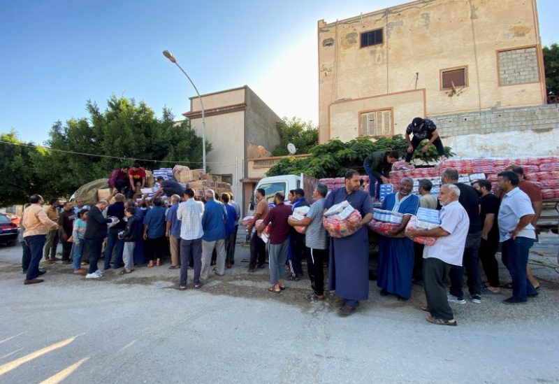 Displaced people receive food aid from private schools and parents from east of Libya, in the aftermath of the floods in Derna, Libya September 15, 2023. REUTERS/Esam Omran Al-Fetori/File Photo