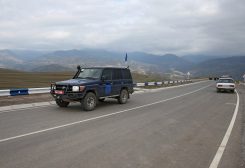 A car of EU observers drives on the road leading from Armenia to Azerbaijan's Nagorno-Karabakh region, near the village of Kornidzor, Armenia September 21, 2023. REUTERS/Irakli Gedenidze