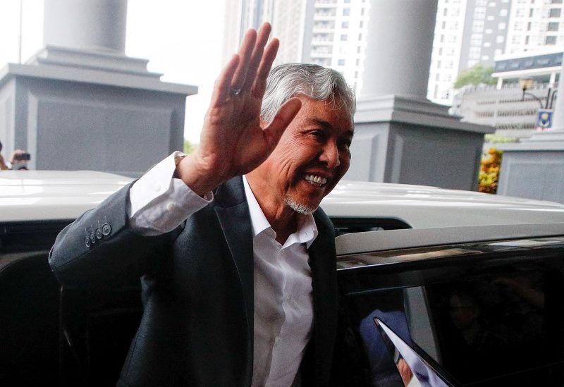 Malaysian Deputy Prime Minister and president of the UMNO party Ahmad Zahid Hamidi waves to his supporters as he leaves the Kuala Lumpur High Court complex after the court dropped corruption charges against him, in Kuala Lumpur, Malaysia September 4, 2023. REUTERS/Hasnoor Hussain REFILE - QUALITY REPEAT