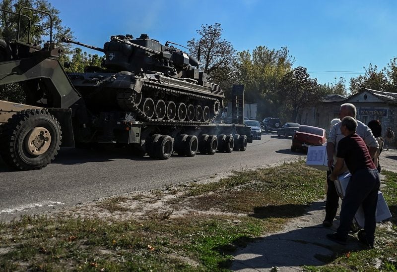Local residents look at a Gepard self-propelled anti-aircraft gun as they receive humanitarian aid, amid Russia's attack on Ukraine, in Kharkiv region, Ukraine September 25, 2023. REUTERS/Viacheslav Ratynskyi