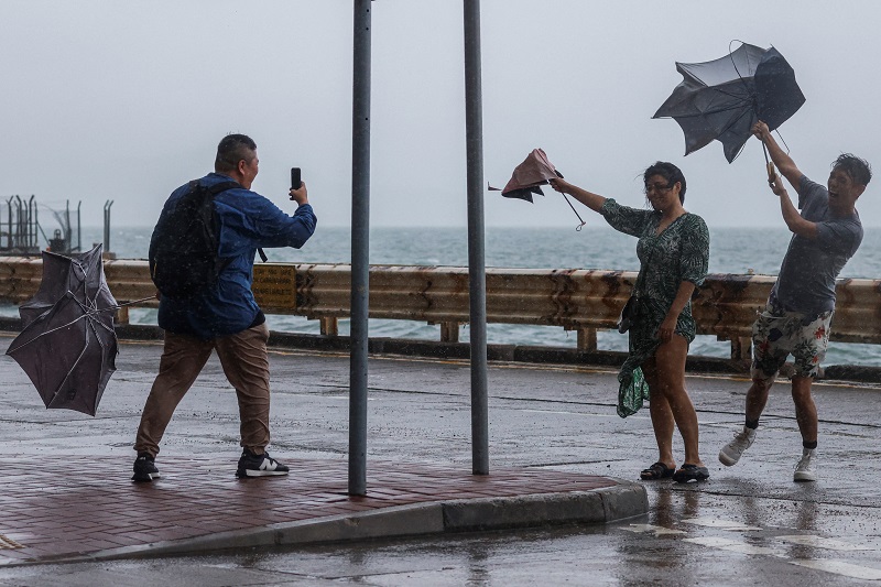 Typhoon Koinu brings floods to Hong Kong | Sawt Beirut International