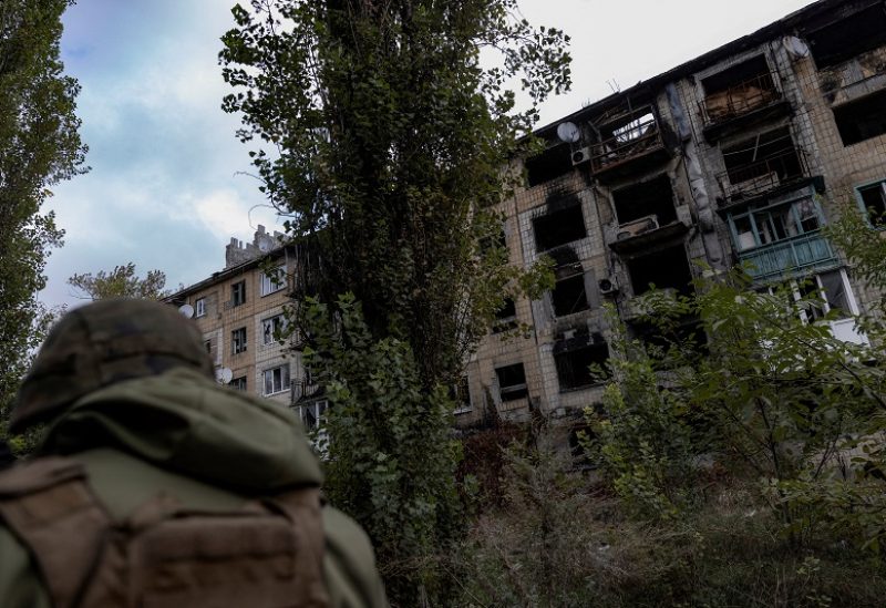 FILE PHOTO: A police officer walks near a damaged residential building, amid Russia's attack on Ukraine, in the town of Avdiivka, Donetsk region, Ukraine, October 17, 2023. REUTERS/Yevhen Titov/File Photo