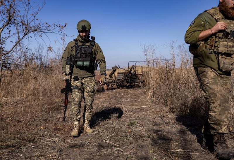 Ukrainian servicemen walk at a position near a frontline, amid Russia's attack on Ukraine, in Donetsk region, Ukraine October 15, 2023. REUTERS/Yevhen Titov