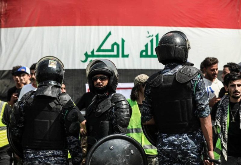 Security forces are seen at Baghdad's Tahrir square. (dpa)