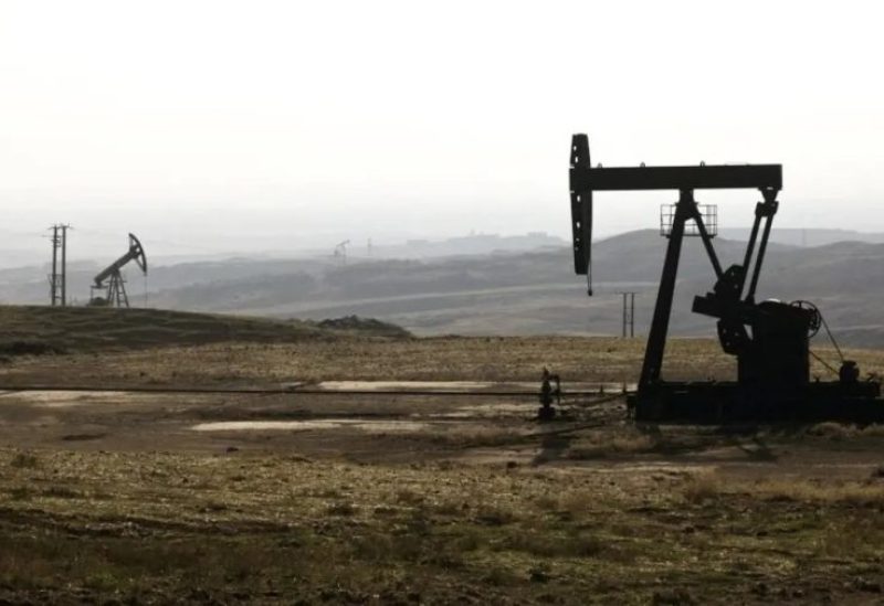 A picture taken on November 25, 2013 shows oil rigs in the Kurdish town of Derik (al-Malikiyah in Arabic), in the northeastern Hasakeh governorate on the border with Turkey and Iraq. (File photo: AFP)
