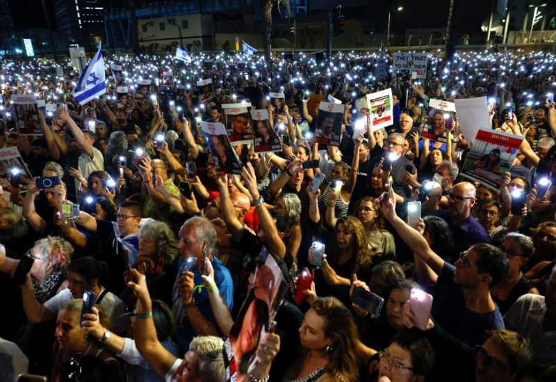People demand the immediate release of hostages held in Gaza who were seized in the October attack by Hamas gunmen, in Tel Aviv, Israel, November 4, 2023. REUTERS/Evelyn Hockstein
