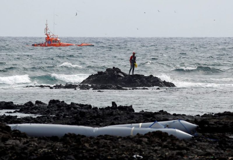 Rescue workers search for bodies after a boat with 46 migrants from the Maghreb region capsized in the beach of Orzola, in the Canary Island of Lanzarote, Spain June 18, 2021. REUTERS/Borja Suarez/File Photo