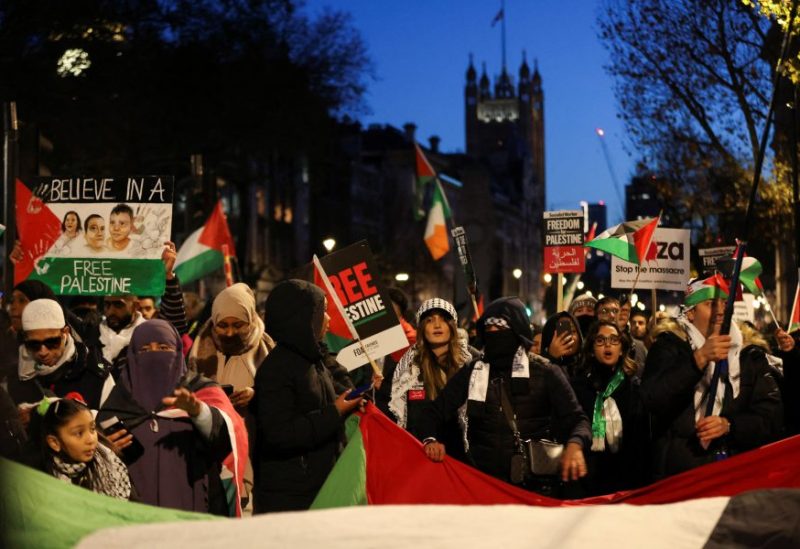 Demostrators in Whitehall make their way towards Trafalgar Square, as they protest in solidarity with Palestinians in Gaza, during a temporary truce between Palestinian Islamist group Hamas and Israel, in London, Britain, November 25, 2023. REUTERS/Hollie Adams
