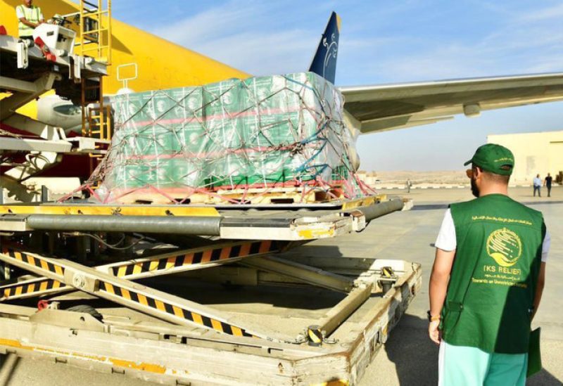 The plane transported 35 tons of food and shelter as part of the Saudi campaign to assist Palestinians. (SPA)