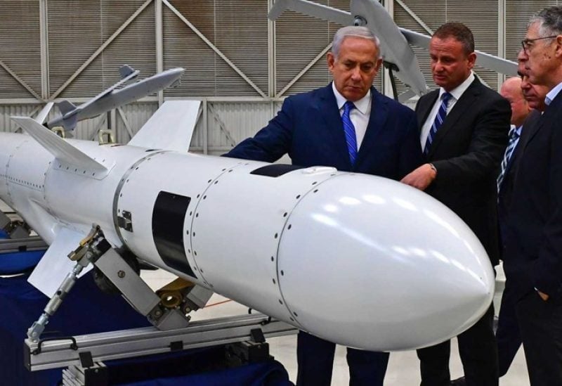 Netanyahu showing one of Israeli missiles