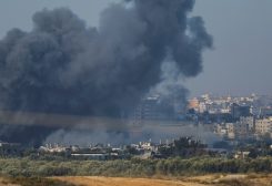 Smoke rises after Israeli air strikes in Gaza, as seen from southern Israel, amid the ongoing conflict between Israel and the Palestinian group Hamas, November 21, 2023. REUTERS/Alexander Ermochenko