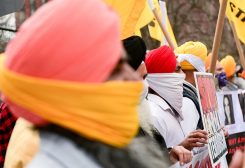 FILE PHOTO: Protesters with the group Sikhs For Justice demonstrate against the Indian government's treatment of Sikh farmers near the White House in Washington, U.S., March 12, 2021. REUTERS/Erin Scott/File Photo