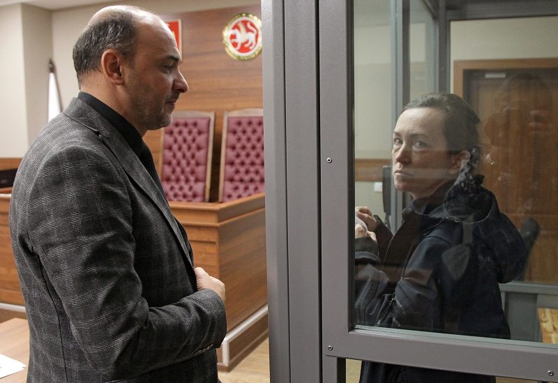 Radio Free Europe/Radio Liberty (RFE/RL) journalist Alsu Kurmasheva, accused of violating Russia's law on foreign agents, talks to her lawyer Edgar Matevosyan as they attend a court hearing in Kazan, Russia October 23, 2023. REUTERS/Alexey Nasyrov