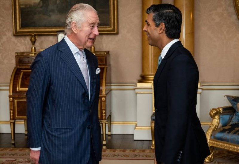 King Charles talking to Rishi Sunak at Buckingham Palace