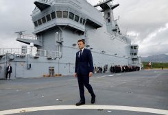 FILE PHOTO: FILE PHOTO: French President Emmanuel Macron walks on the deck of the amphibious helicopter carrier Dixmude docked in the French Navy base of Toulon, France, November 9, 2022. REUTERS/Eric Gaillard/Pool/File Photo/File Photo