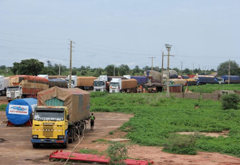 Trucks carrying food, humanitarian aid, and industrial equipment wait due to sanctions imposed by Niger's regional and international allies, in the border town of Malanville, Benin August 18, 2023. REUTERS/Coffi Seraphin Zounyekpe/File Photo