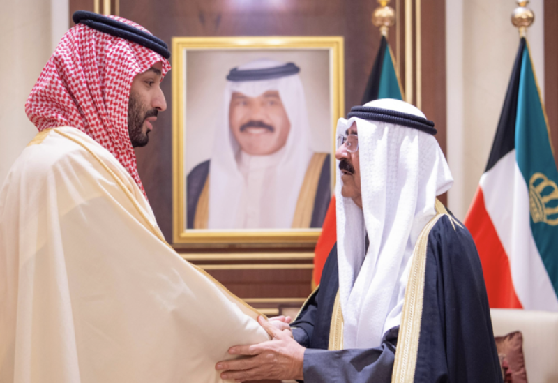 Saudi Arabia’s crown prince offers his condolences to the new emir of Kuwait Sheikh Meshal Al-Ahmad Al-Sabah on Sunday. (SPA)