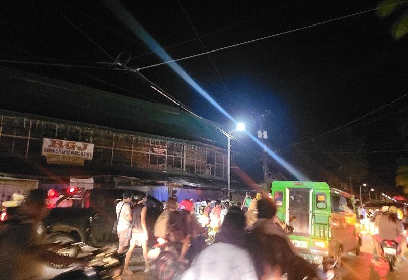 People evacuate following an earthquake, in Hinatuan, Surigao del Sur, Philippines December 2, 2023. Hinatuan LGU/Handout via REUTERS THIS IMAGE HAS BEEN SUPPLIED BY A THIRD PARTY. NO RESALES. NO ARCHIVES. MANDATORY CREDIT.