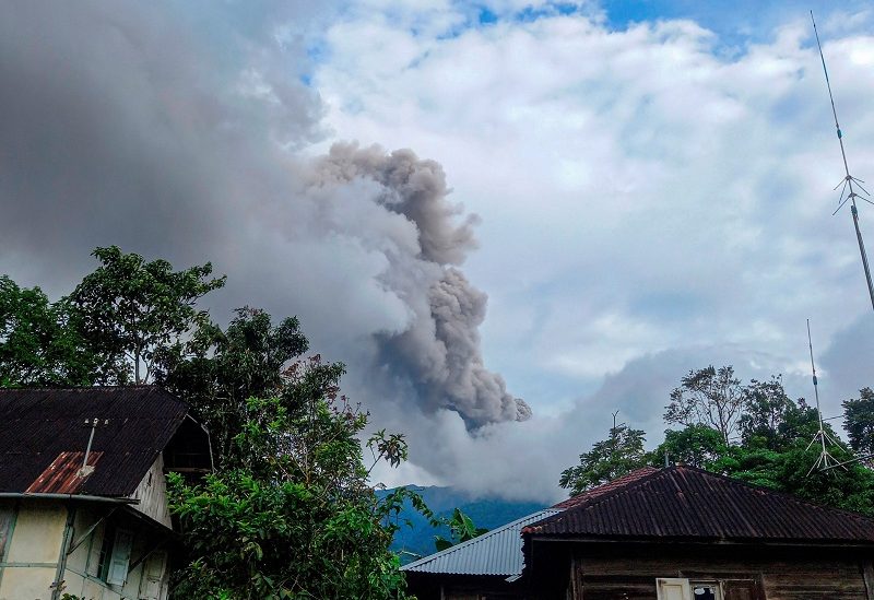 Mount Marapi volcano spews volcanic ash as seen from Nagari Sungai Pua, in Agam, West Sumatra province, Indonesia, December 3, 2023, in this photo taken by Antara Foto. Antara Foto/Septiyadi/via REUTERS ATTENTION EDITORS - THIS IMAGE HAS BEEN SUPPLIED BY A THIRD PARTY. MANDATORY CREDIT. INDONESIA OUT. NO COMMERCIAL OR EDITORIAL SALES IN INDONESIA.